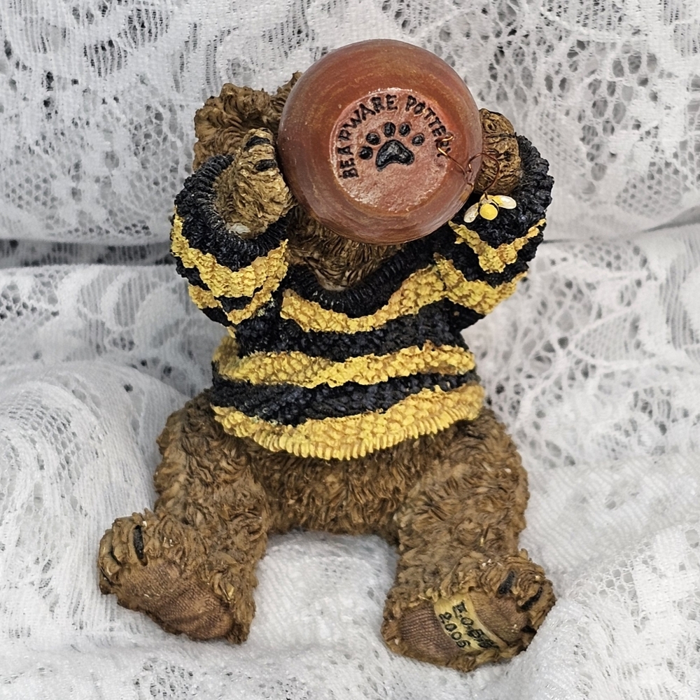 Boyds Bears & Friends Figurine * Buzzby... Bee Happy * 2005 * Honey Pot